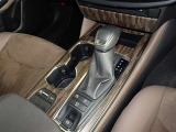 電動パーキングブレーキ・ブレーキホールドを装備してます。ホールド機能は信号待ちが多い一般道で疲労軽減になり、大好評です!