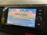 【バックカメラ】駐車時に後方がリアルタイム映像で確認できます。大型商業施設や立体駐車場での駐車時や、夜間のバック時に大活躍!