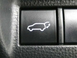 後ろが狭くてもサッと積める。途中で止められる安心のバックドア。後ろの駐車スペースが狭い時に重宝しますよ♪