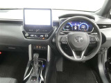 運転席からの視界はこんな感じです☆お気軽にご来店いただき、実際に座って是非お確かめください。ドライバーに寄り添う快適な操作フィールをもたらすステアリングです。