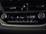 車内を快適に、オートエアコンを装備しています。