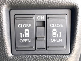 【両側パワースライドドア】スマートキーや運転席のスイッチで後席両側スライドドアの開閉が可能♪電動だから力を入れてドアを開ける必要が無く、小さなお子様でも簡単に開け閉めでき快適です♪