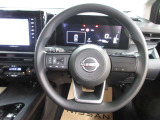 運転が楽しくなる明るく開放的な運転席まわりです。