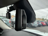 ITSスポット対応ETC車載器システム内蔵自動防眩ルームミラーが付いております。