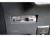高速道路の利用時に便利なETC。料金所での停車や小銭を探す手間がなくなり快適です♪見た目もすっきりとしたビルトインタイプを装備しています。