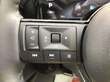 【ステアリングスイッチ】ステアリングを握ったままオーディオ等がコントロール出来ますので、利便性だけでなく事故防止にも繋がります。