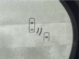 車線変更時の後方確認をアシストしてくれるブラインドスポットモニター!ドアミラーの死角を検知してくれるから車線変更もスムーズです。