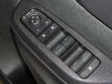 電動格納式ドアミラー・パワーウインドウを装備しています。