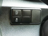トラクションコントロールとは、すべりやすい路面での発進時や加速時にタイヤの空転を抑え、駆動力確保に貢献する機能です。詳細は販売店スタッフまでおたずねください。