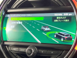 ●プリクラッシュセーフティシステム:進路上の先行車や障害物などをミリ波レーダーで検出し、衝突する可能性が高いと判断した場合に警報やブレーキの制御により衝突回避を支援します。