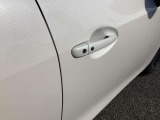 キーをポケットに入れたままでもドアのロック&アンロックができ、雨の日や、荷物の多い日に大活躍!