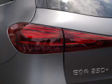 高電圧バッテリーに関しては、EQA・EQB・EQCの場合は8年間または走行距離160,000kmのいずれか先に達するまで、EQS・EQEの場合は10年間または走行距離250,000kmのいずれか先に達するまで特別保証が適用されます。