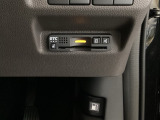 ハンドルの右下にETCがついています。高速道路の料金所の通過も楽々です!。 カードの取り出しもしやすい場所についています。