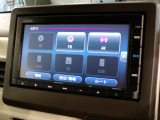 CD、DVD、Bluetooth、AM、FM、AUX、スマートフォン接続ができます。