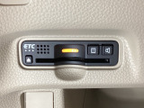 ハンドルの左下にETCがついています。高速道路の料金所の通過も楽々です。 カードの取り出しもしやすい場所についています。