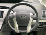 インテリアに合わせたデザインのステアリングは、運転される方のことも考え、運転しやすい形状、大きさです。是非一度、実際に触ってお確かめください。