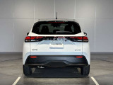 前・後方に車両や壁などの障害物がある場合、クルマが誤操作を察知して、衝突を未然に防ぎます。