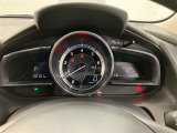 視認性に優れたメーターを採用しており、走行中でも車速や情報が分かりやすく表示されます。運転時の視線移動をむりのない範囲に抑え、快適で安心感のあるドライブをサポートします。
