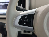ステアリングスイッチ付き。前方から目を離すことなく操作することが可能です。