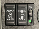 【両側パワースライドドア】スマートキーや運転席のスイッチで後席両側スライドドアの開閉が可能♪電動だから力を入れてドアを開ける必要が無く、小さなお子様でも簡単に開け閉めでき快適です♪