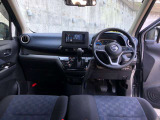 運転席からの視界が左右に広く隅々まではっきりと見渡せます。クルマの前端も把握しやすく安心して運転できます。