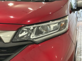 LEDヘッドライトは、点灯の瞬間から最大光量を発揮し、突然暗くなるトンネルなどでの安定感を高めます。