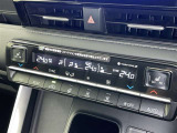 左右独立温度コントロールフルオートエアコンです。運転席、助手席それぞれで独立して温度設定ができます。冷え性の方が乗っても安心ですね♪