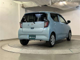 バックカメラが付いているので後方確認が非常にしやすいです。今や運転初心者も熟練者も必須装備!ついていて損はないですね♪