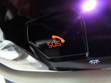 SOSコール/エアバックが展開するような深刻な事故において、自動でSOSコールを発信します。車内で急病人が出るような緊急時は、手動で発信可能です。