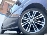 【純正15インチアルミホイール】外観にマッチした純正アルミホイールを装着しております。各種社外アルミホイールや、スタッドレスタイヤも取扱いしております。是非ご相談ください♪