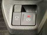 指先だけで簡単に操作が可能な電動パーキングブレーキを採用。「HOLD」スイッチを押すと、渋滞や信号待ちなどでブレーキペダルから足を離しても、ブレーキを保持するので安心です