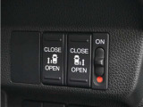 ◆両側電動スライドドア◆狭い駐車場でも乗り降りが楽々♪お子様が隣の車にドアを当ててしまう心配もございません!小さなお子様連れの方もこれで安心。