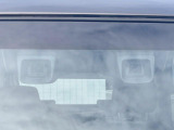【スズキ セーフティサポート】走行中に前方の車両等を認識し、衝突しそうな時は警報とブレーキで衝突回避と被害軽減をアシスト。より安全にドライブをお楽しみいただけます。