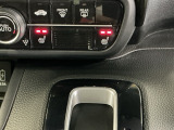 運転席/助手席シートヒーターで寒い日もすぐに温かくなり快適に過ごせます。2段階の温度調整が可能です