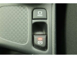 【電動パーキングブレーキ】オートモードのときは、シフトレバーの操作に応じてパーキングブレーキが自動で作動♪