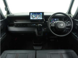 ◆視界広々で非常に運転しやすくロングドライブでも疲れを感じさせないすっきりとまとまったインパネ周りです。