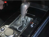 【電動サイドパーキング】便利な電動式パーキングブレーキ(オートホールド機能)付♪渋滞や信号待ちで長く停車する時も、ペダルから足を離しておくことが出来ますので、足が疲れにくいです!