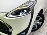 【LEDヘッドライト】悪天候や夜間走行時も良好な視界を確保し安心して運転できる高輝度LEDヘッドライトを装備!点灯速度が早く、消費電力も抑えられています。