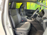 運転席シート廻りは使用感も少なく、良好な状態となっています。前オーナー様が丁寧に使っていたことがよくわかりますね。