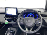 運転席まわりです。 各操作スイッチは使いやすい位置に配置されてます。