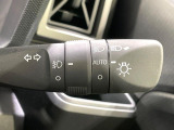 【オートライト】周りの明るさに応じて自動でヘッドライトの点灯・消灯ができる機能です!ライトの付け忘れ・消し忘れなどが無くなり、雨の日や夕方の走行も安心!トンネル通過時も便利ですね♪