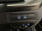 オートマチックハイビームとは、先行車や対向車のライトを認識し、ハイビームとロービームを自動で切り替える機能です。夜道の視界を確保します。詳細は販売店スタッフまでおたずねください。