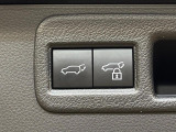 【パワーバックドア】スマートキーや運転席のボタンを押すだけでリアゲートが自動で開閉します!荷物を持っている時や、高い位置にあるバックドアを閉める際に便利な機能です♪
