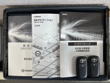 スマートキーは鍵をバッグに入れたままでもドアロックの開閉やエンジンのON・OFFができます。夜間や雨の日も鍵を探さなくて良いので便利です。