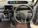 収納も充実、操作性良好なハンドルまわりです。また気持ちよくお乗り頂くために、徹底したルームクリーニングも実施しております。