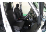 シートは運転する方の疲労が極力溜まらないように設計され、乗り心地も快適な素材を使用しています!是非一度ご来店いただき座ってみてください♪