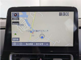 純正ナビを装備。タッチパネル式で使いやすく、お出かけもラクラクです。
