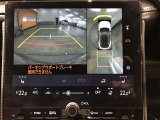 パノラミックビューモニター付きです。車両を上から見たような映像をディスプレイオーディオ画面に表示。運転席からの目視だけでは見にくい、車両周辺の状況をリアルタイムでしっかり確認できます。