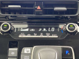 オートエアコンは温度を設定するだけで、自動で風量などを設定してくれます。運転しながら操作も必要ないので、安全性も向上します。