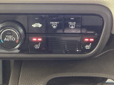 運転席と助手席にはシートヒーターが付いています☆寒い時期に腰周りを温めてくれるので体全体が温まりやすいのは勿論、暖房と違い顔に風が当たらないので、乾燥肌やドライアイの方でも大丈夫☆